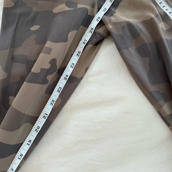 Alo High Waisted Vapor Leggings Camo Medium - Picture 11 of 11